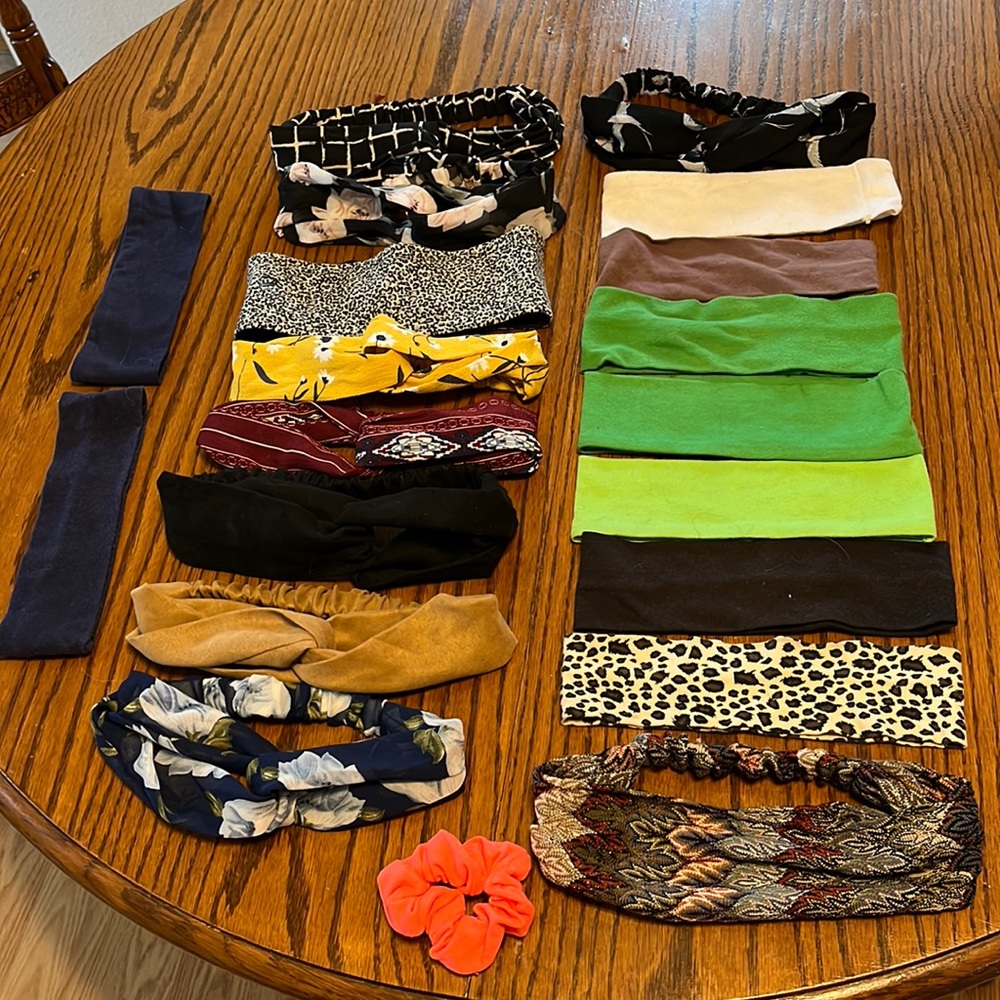 Lot of 19 headbands